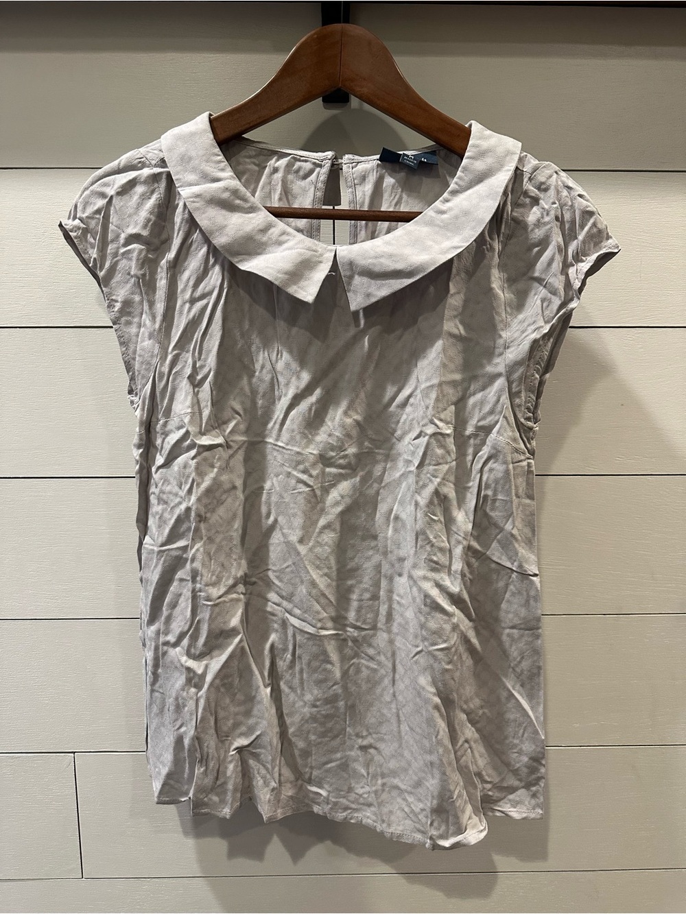 Modcloth Womenβs Light Gray Cap Sleeve Top with Peter Pan Collar- size Medium